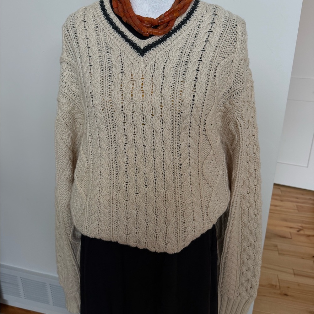 Abercrombie & Fitch Cable Knit V-Neck Sweater - Cream - Picture 11 of 12
